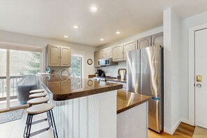 冰箱、微波炉、烤箱、炉灶