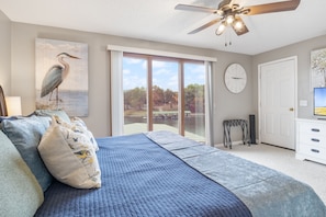 2 bedrooms, iron/ironing board, free WiFi, bed sheets - Central Location, Unlimited Indoor & Outdoor Fun (Osage Beach)