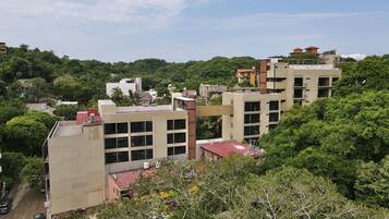 Vista frontal de la propiedad