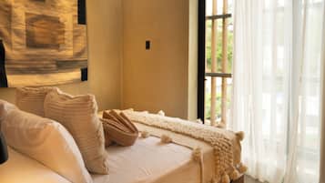 Luxury Single Room, 1 Queen Bed, Non Smoking | Premium bedding, in-room safe, desk, laptop workspace