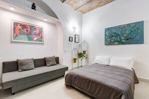 1 bedroom, desk, iron/ironing board, travel crib - Cosy Apartment > Colosseum >Termini Railway (Roma)