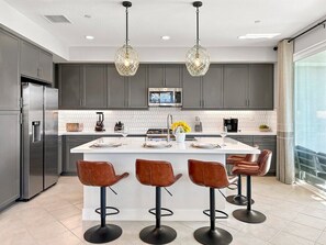 Fridge, microwave, oven, stovetop - Indigo Waters-Karaoke, Ping Pong, Games (Indio)