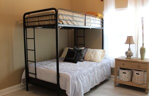 3 chambres, bureau, Wi-Fi gratuit, draps fournis