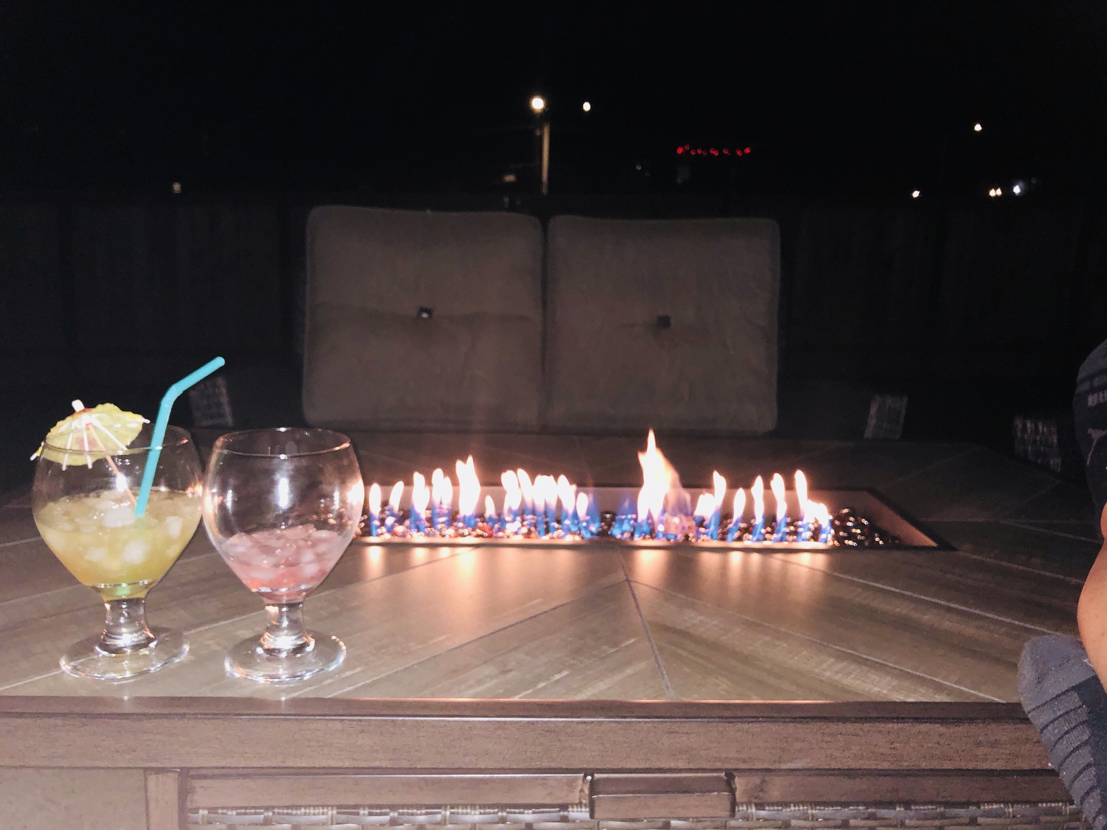 Enjoy the outdoor winter with a fire pit ! 