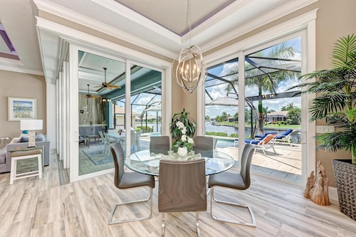 Beautiful Canal Home!