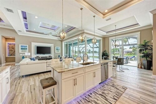 Luxury Waterfront Home with Heated Pool & Hot Tub – Punta Gorda
