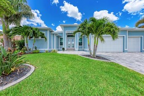 Exterior - Luxury Waterfront Home with Heated Pool & Hot Tub – Punta Gorda (Punta Gorda)