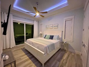 3 bedrooms, iron/ironing board, free WiFi, bed sheets - Luxury Waterfront Home with Heated Pool & Hot Tub – Punta Gorda (Punta Gorda)