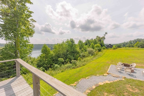 Located on the picturesque shores of Lake Cumberland.