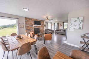 Smart-tv, pejs, bordfodbold, bordtennisbord