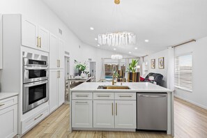 Fridge, microwave, oven, stovetop - Escape to Florida Luxury – Lake View Pool Home in Lutz!  (Lutz)