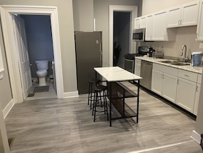Refrigerador, microondas, horno, placa de cocina