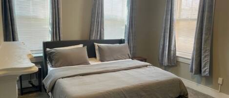 2 bedrooms, desk, iron/ironing board, WiFi