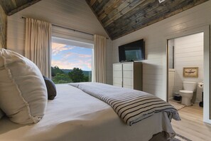 8 soverom, strykejern/-brett, reiseseng for barn og wi-fi (inkludert)