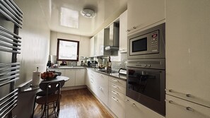 Private kitchen - Appartement Moderne Parisien (Paris)