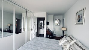 2 bedrooms, iron/ironing board, WiFi, bed sheets - Appartement Moderne Parisien (Paris)