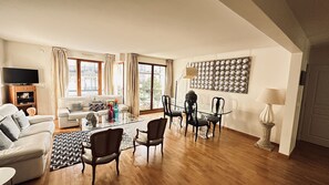 Living area - Appartement Moderne Parisien (Paris)