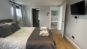 6 soverom, skrivebord, strykejern/-brett og wi-fi (inkludert)