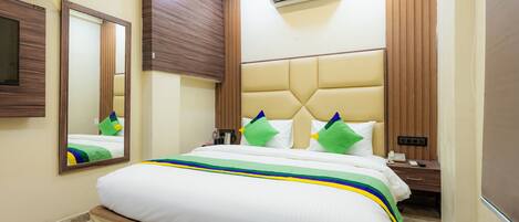 Standard Room | In-room safe, desk, iron/ironing board, bed sheets