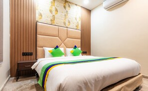 Deluxe Room | In-room safe, desk, iron/ironing board, bed sheets - Treebo City Center (Nagpur)