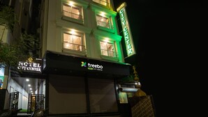 A multi-story building with illuminated signage for "HOTEL CITY CENTER" and "treebo CITY CENTER." - Treebo City Center (Nagpur)