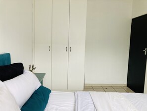 2 chambres, bureau, fer et planche Ă repasser, accĂšs au Wi-Fi (inclus)