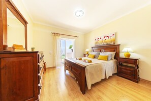 3 slaapkamers, een kluis op de kamer, een strijkplank/strijkijzer