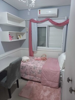 Escritorio, wifi gratis y acceso para silla de ruedas 