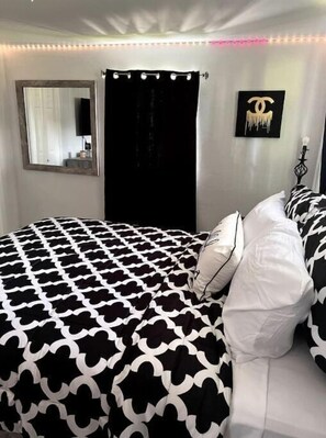 3 bedrooms, iron/ironing board, WiFi, bed sheets - The Vibes Home Away From Home! (Fort Lauderdale)