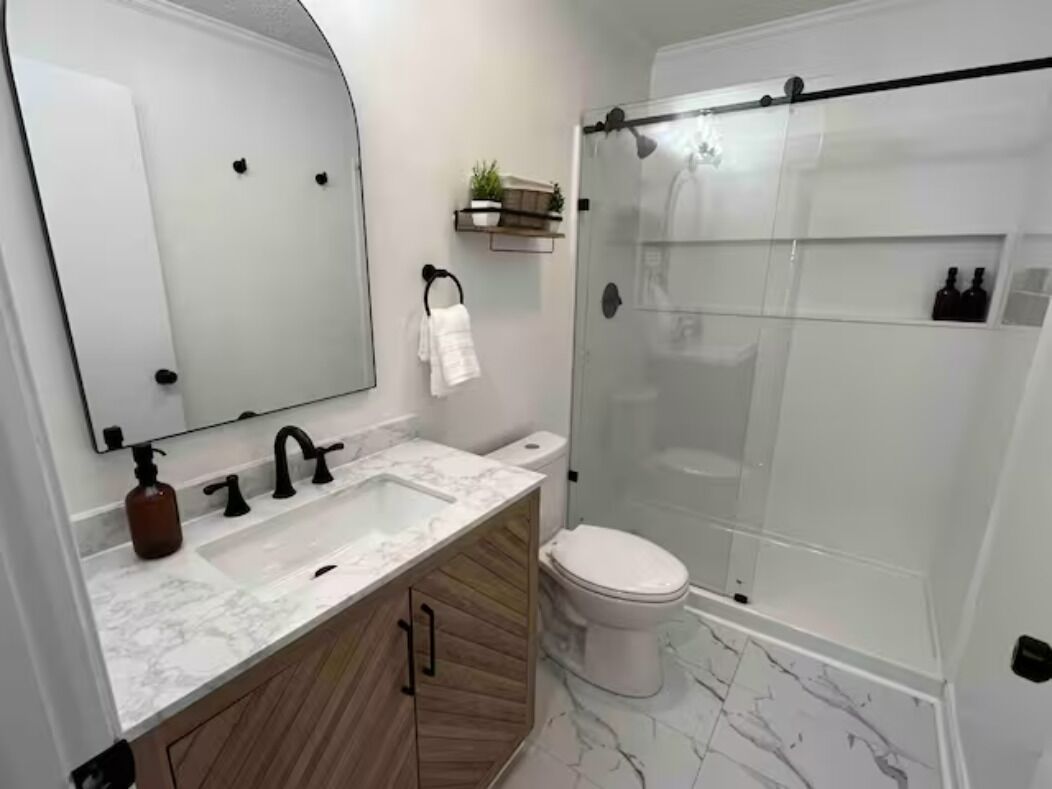 Dusche, Haartrockner, Handtücher, Seife