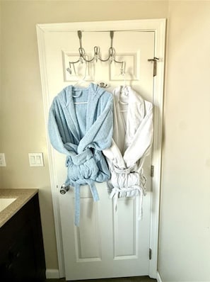 Interior - The studio apartment in Clairemont - New AC unit
(San Diego)