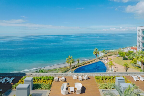 Unclassified image, 1 of 1, button