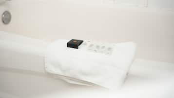 1 phòng ngủ, bộ đồ giường cao cấp, nệm có lớp đệm bông, minibar