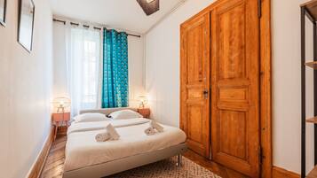 2 bedrooms, iron/ironing board, free WiFi, bed sheets