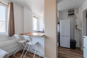 KylskÄp, mikrovÄgsugn, ugn och kaffe- och tebryggare