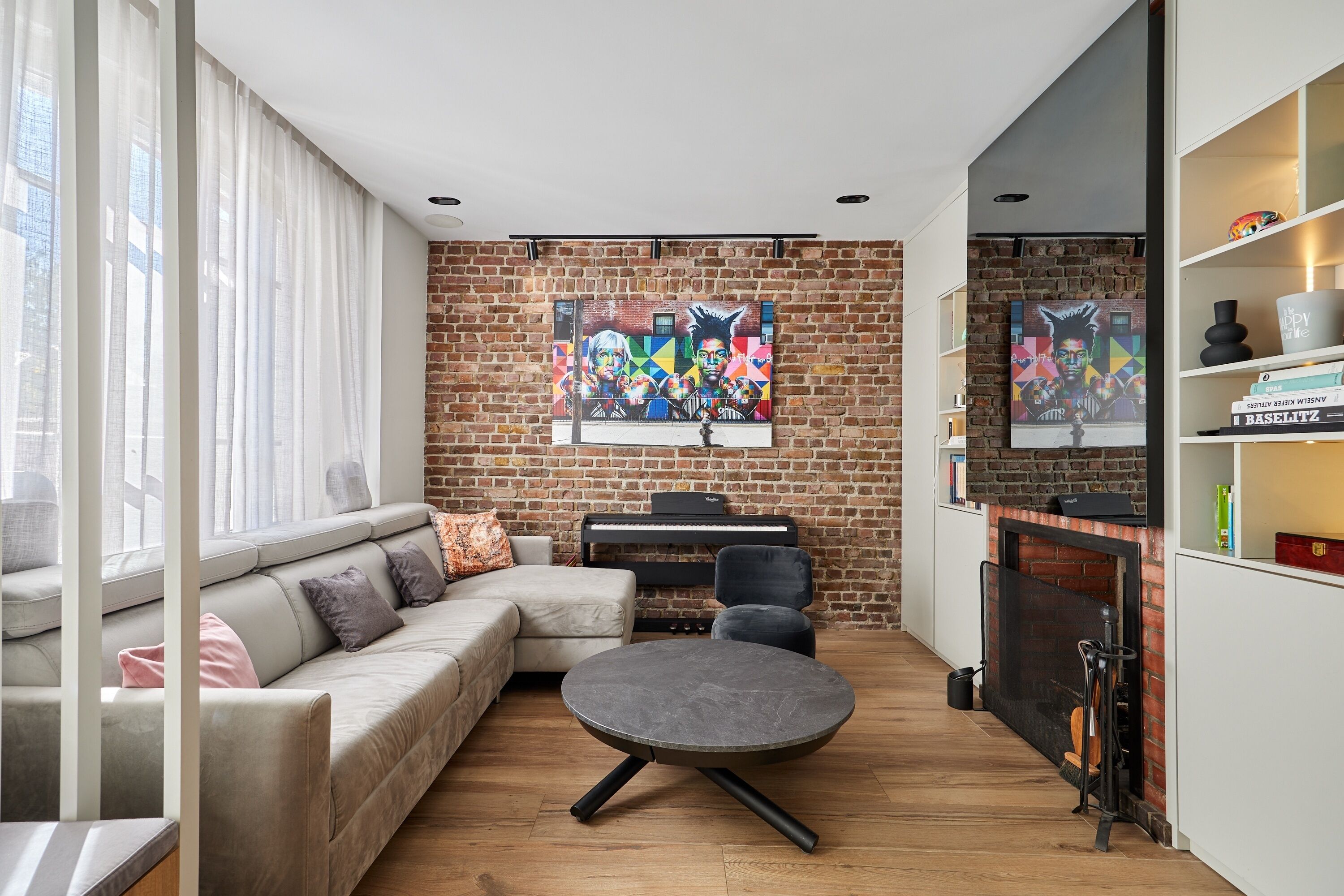 Fernseher, Kamin, Arbeitsbereiche