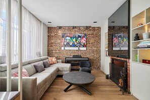 TV, fireplace, offices