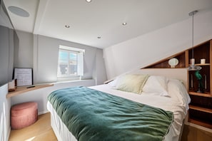 4 slaapkamers, een strijkplank/strijkijzer, gratis wifi, beddengoed