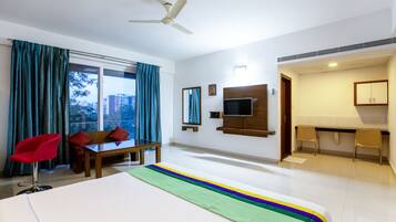 Deluxe Room | In-room safe, desk, free rollaway beds, bed sheets