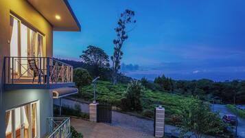 Luxury Villa | Balcony