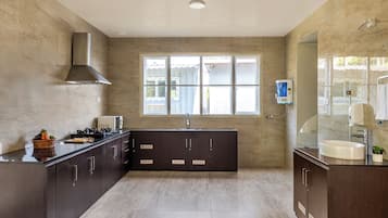 Villa de lujo | Instalaciones de cocina compartidas | Hervidor eléctrico y utensilios de cocina
