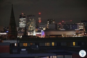 Exterior - Skyline Views - Penthouse - Super Kingsize Bed- FREE Secure parking - Fast Wifi (West Midlands)