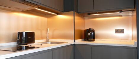 Kühlschrank, Herdplatte, Geschirrspüler