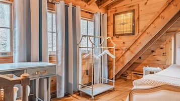 1 bedroom, desk, free WiFi, bed sheets