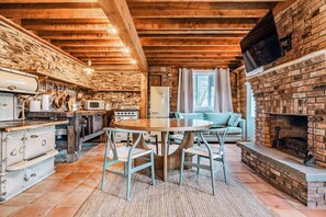 Unclassified image, 2 of 31, button - Lakeside Couple`s Serenity Cabin+Hot Tub & Hiking (Milford)