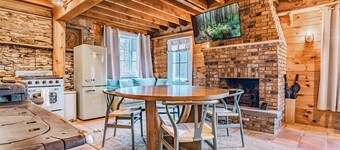 Couple's Serenity Cabin * Hot Tub *Lake