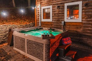 Unclassified image, 5 of 31, button - Lakeside Couple`s Serenity Cabin+Hot Tub & Hiking (Milford)