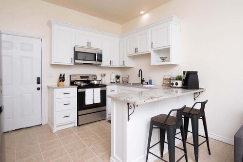 Back house Oasis: Quiet & Roomy