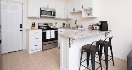 Back house Oasis: Quiet & Roomy