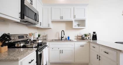 Back house Oasis: Quiet & Roomy